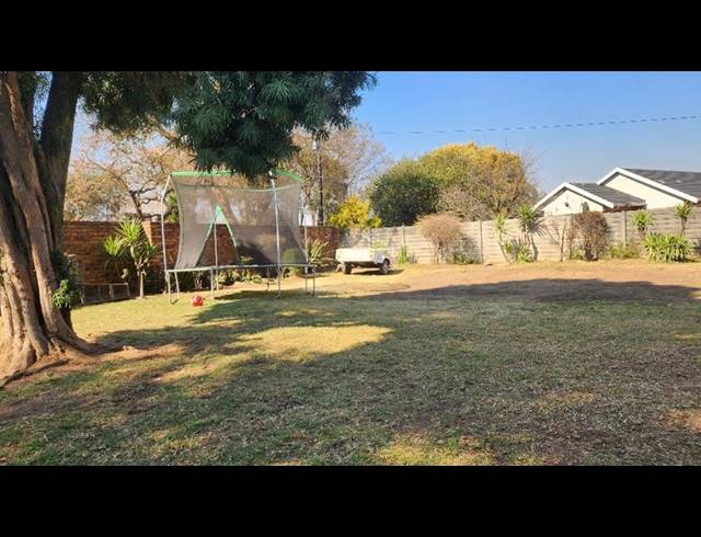5 BEDROOM HOUSE FOR SALE IN VAN DYK PARK